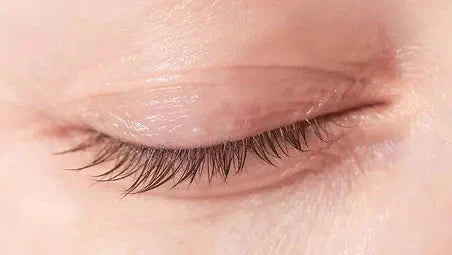 Hygiène des paupières : un geste essentiel pour la santé de vos yeux